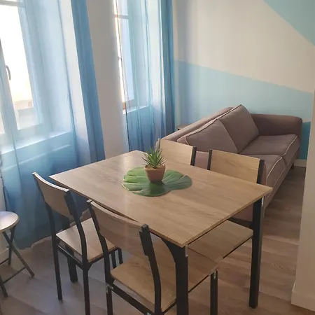 Jolie T3 Avec Terrasse Διαμέρισμα